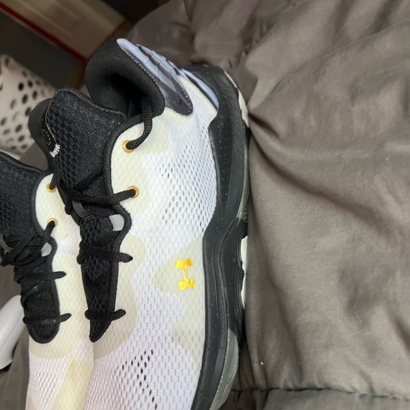 Under armor sneakers - Picture 3 of 4